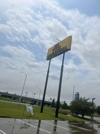 Mi Tio sign